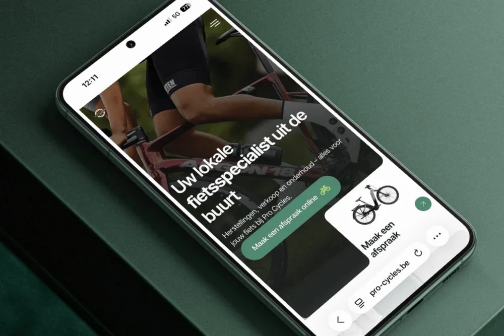 Website van Pro Cycles op een smartphone, met een knop om online een afspraak te maken